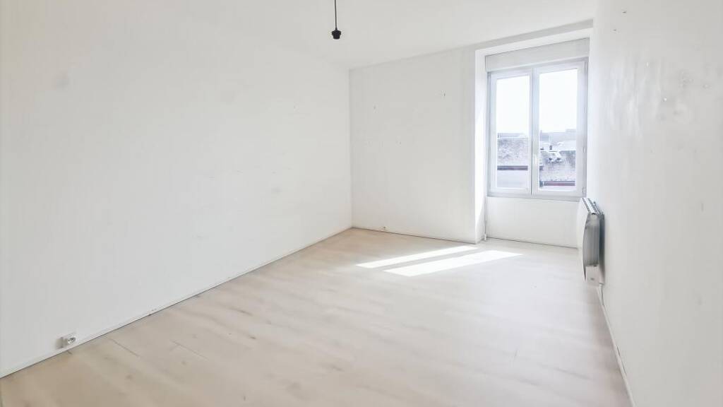 Maison de ville à vendre 110 100 € 5 pièces 4 chambres 146,8 m² 231 m² de terrain Janville 28310