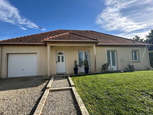 Maison de plain-pied à vendre 212 000 € 4 pièces 3 chambres 99 m² 926 m² de terrain La Chapelle-sur-Oreuse 89260