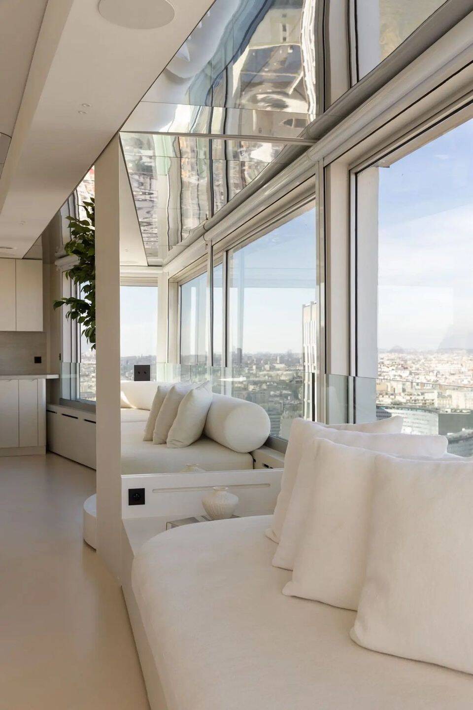 Appartement 4 pièces 94 m² · à Paris 15ème Arrondissement · 94 m² · 6 500 €