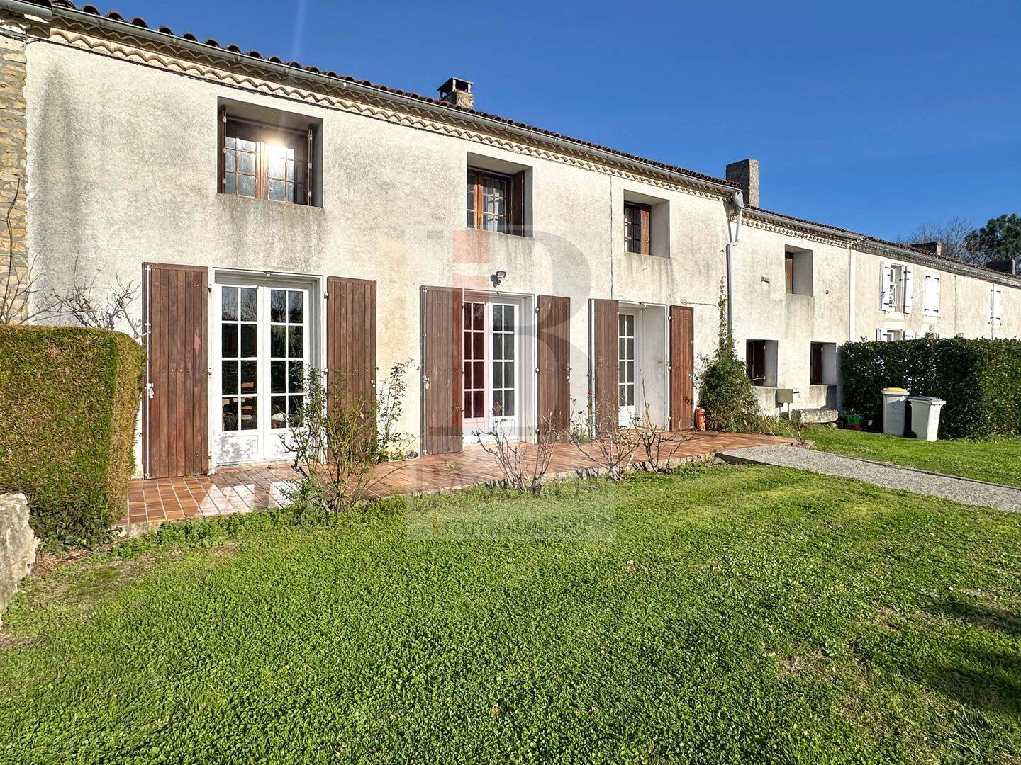 Maison 5 pièces 160 m² · à Saint-Laurent-de-la-Prée · 160 m² · 374 000 €