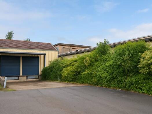 Local d'activités à vendre 58 860 € 2 354 m² d'espace de stockage divisible Cités Leroy Saint-Fargeau-Ponthierry 77310