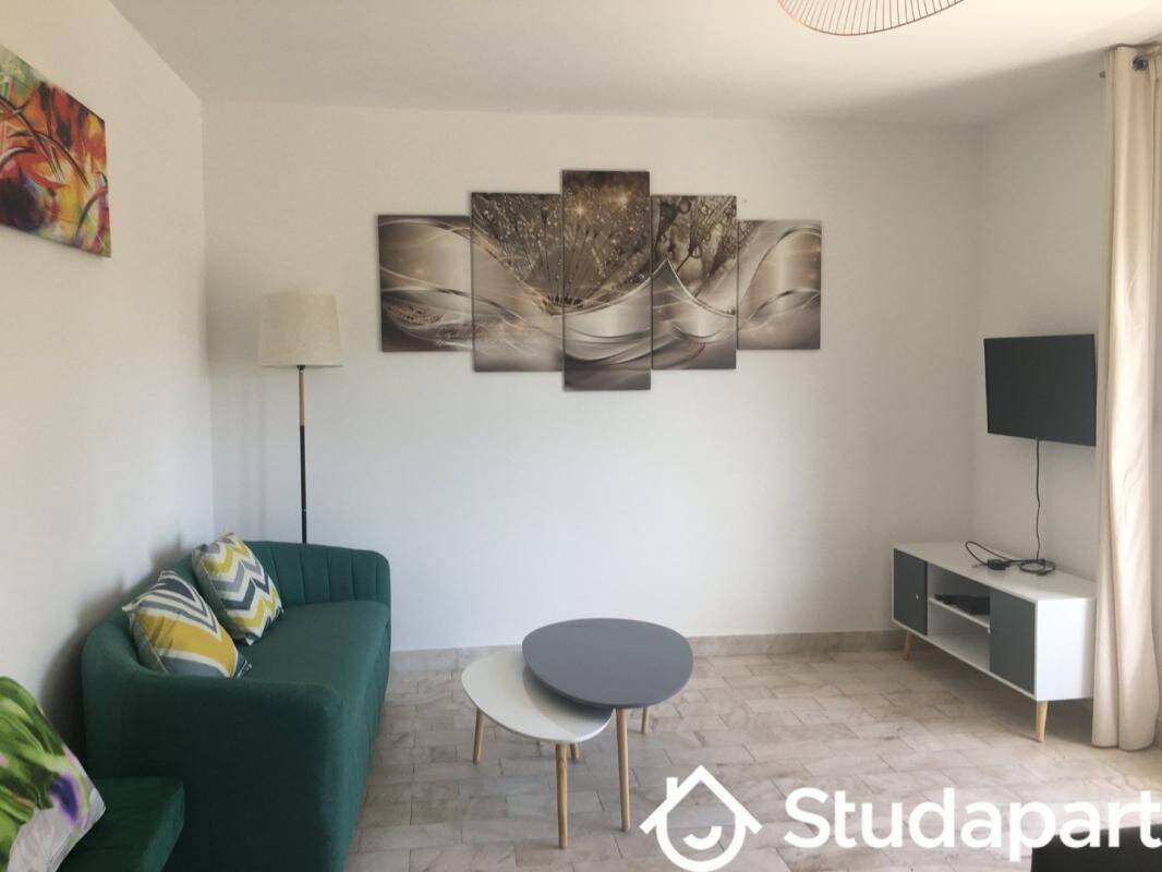 1 pièce 9 m² · à Saint-Sébastien-sur-Loire · 9 m² · 440 €