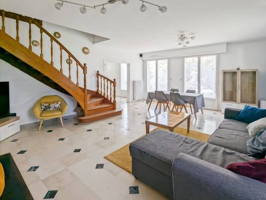 Maison à vendre 291 000 € 8 pièces 5 chambres 152 m² 490 m² de terrain Gare-Senelle-Pont de Paris Laval 53000