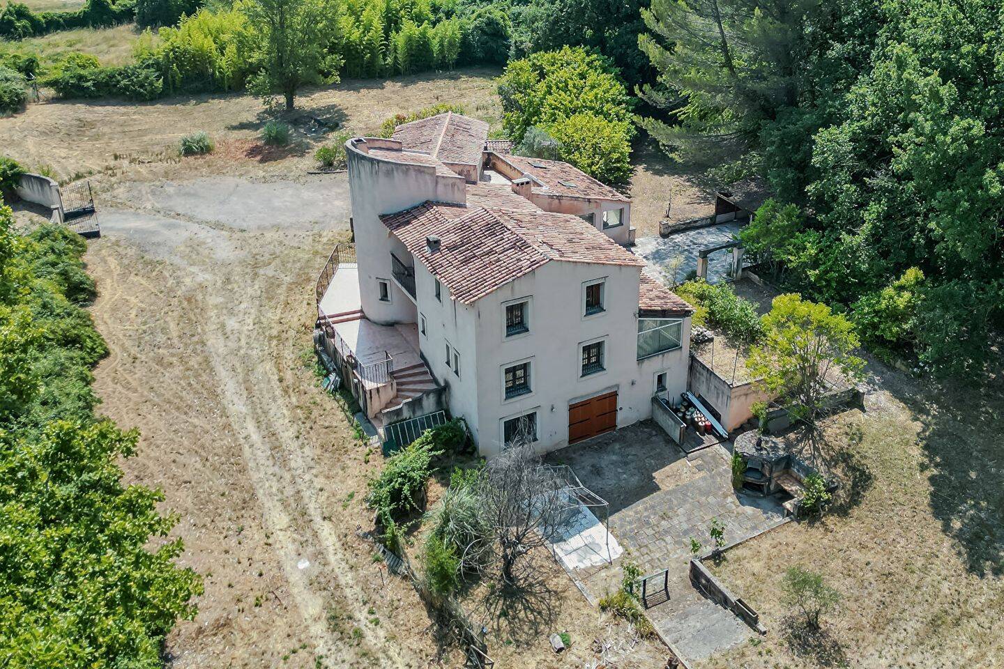 Maison 11 pièces 523 m² · à Meyrargues · 523 m² · 650 000 €
