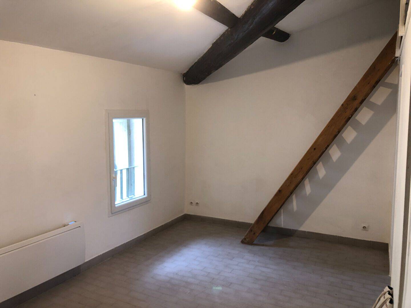 Appartement 1 pièce 24 m² · à Saint-Chamas · 24,2 m² · 403 €/mois