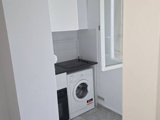 Appartement à louer 840 € 2 pièces 26 m² RDC/2 disponible dès maintenant Guillebaud-Beauv Vallon-Les Rabats-Antonypole Antony 92160