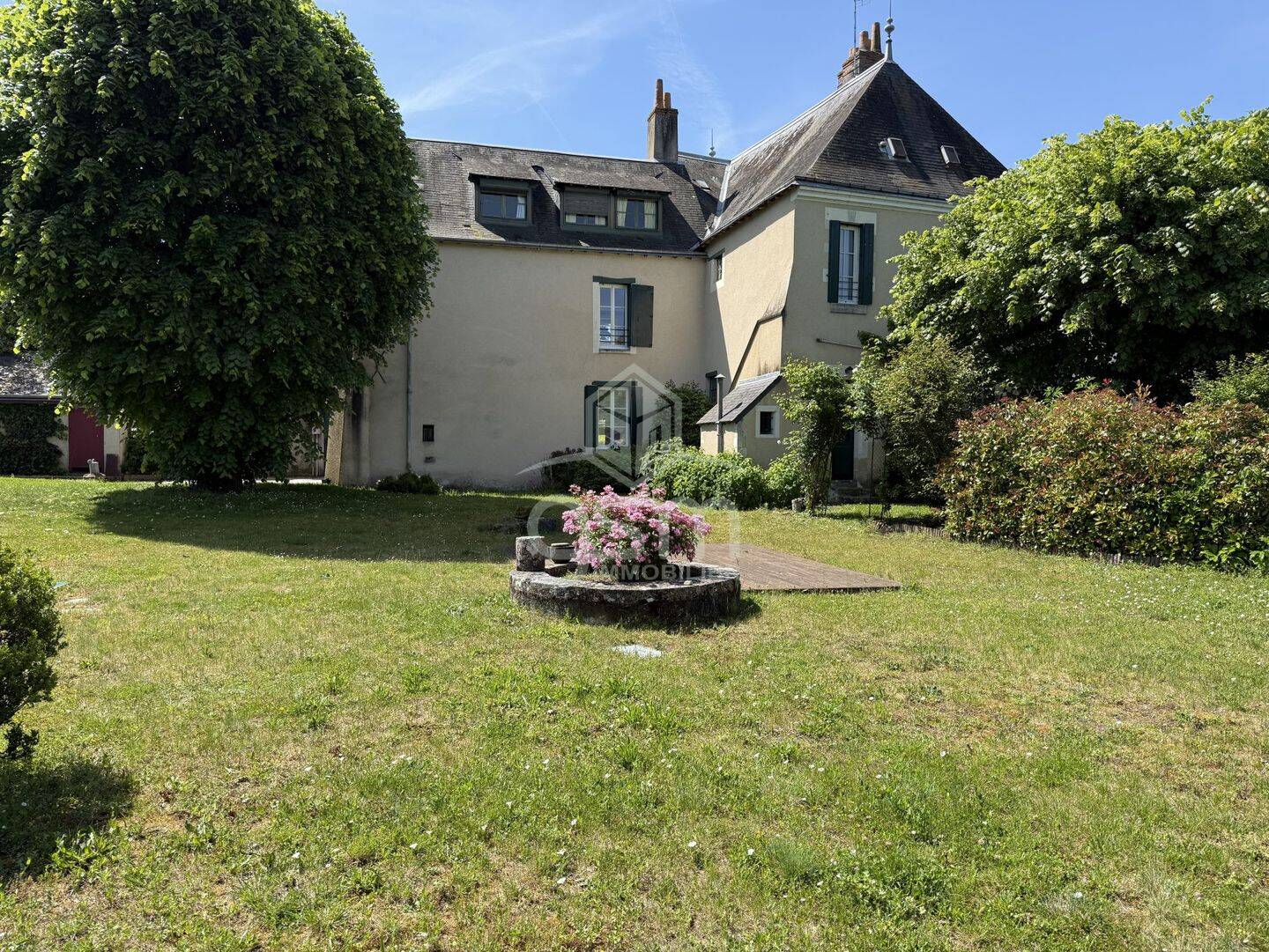 Maison 11 pièces 297 m² · à Esvres · 297 m² · 649 000 €