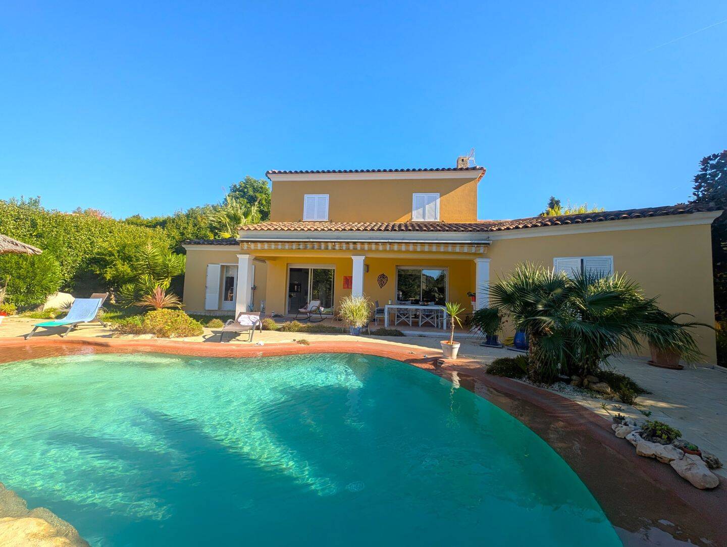 Maison 6 pièces 147 m² · à Vence · 147 m² · 890 000 €