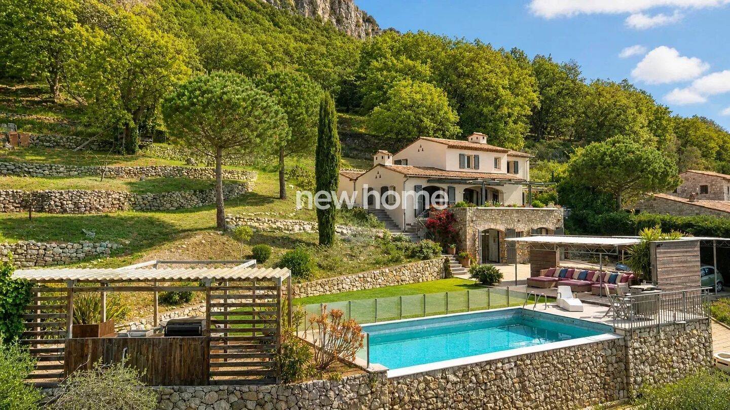 Maison 8 pièces 180 m² · à Châteauneuf-Grasse · 180 m² · 1 450 000 €