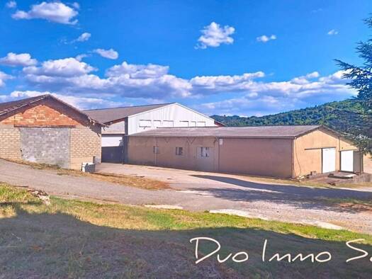 Local commercial à vendre 850 000 € 2 200 m² de surface de vente Niozelles 04300