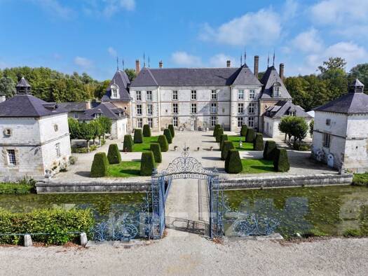 Château à vendre 2 800 000 € 36 pièces 22 chambres 1 535 m² Champs-Complexe Agricole Châlons-en-Champagne 51000
