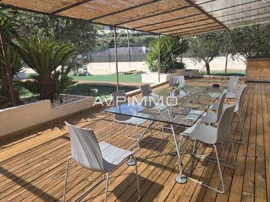 Maison de plain-pied à vendre 1 089 000 € 7 pièces 5 chambres 195 m² 2 800 m² de terrain La Cadière-d'Azur 83740