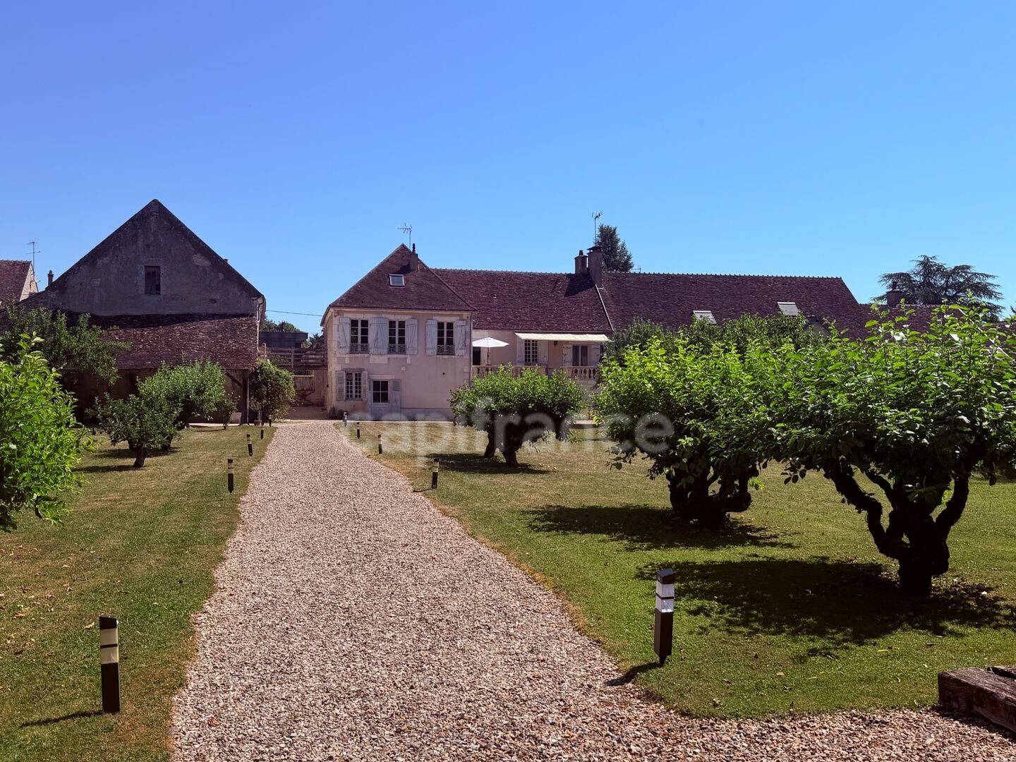 Maison 6 pièces 211 m² · à Escolives-Sainte-Camille · 211 m² · 445 000 €