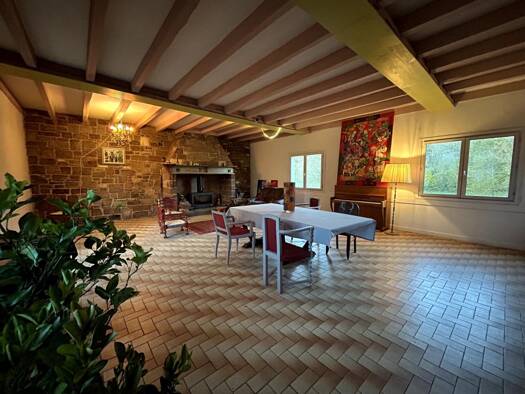 Maison de plain-pied à vendre 187 500 € 6 pièces 3 chambres 165 m² 3 206 m² de terrain Villac 24120