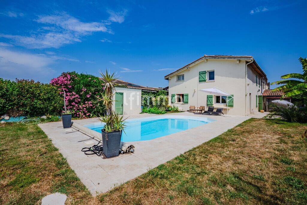 Maison 6 pièces 176 m² · à Ambès · 176 m² · 295 000 €