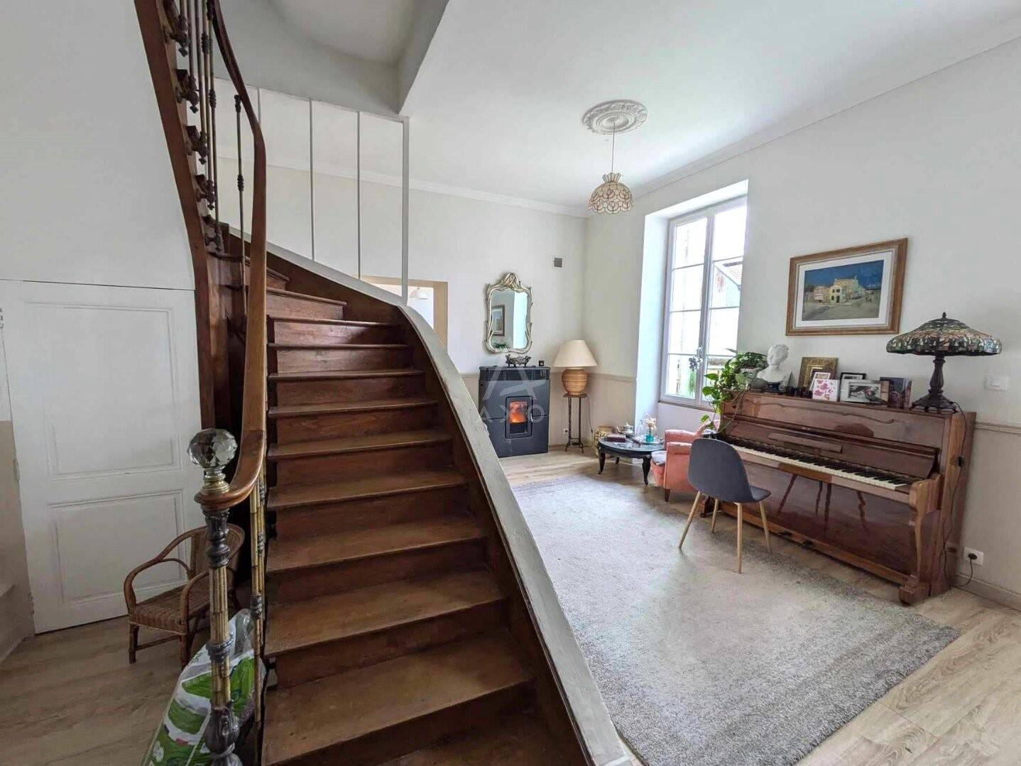 Maison 7 pièces 180 m² · à Matha · 180 m² · 282 000 €