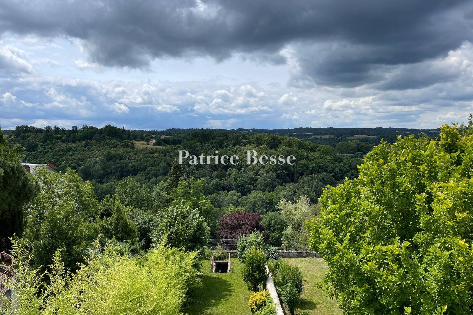 Maison 7 pièces 219 m² · à Nontron · 219 m² · 220 000 €