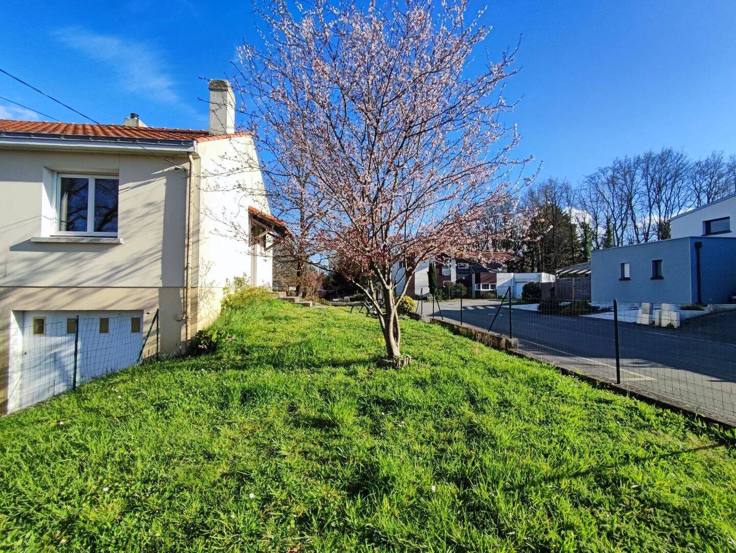 Maison 3 pièces 77 m² · à Rezé · 76,9 m² · 1 050 €
