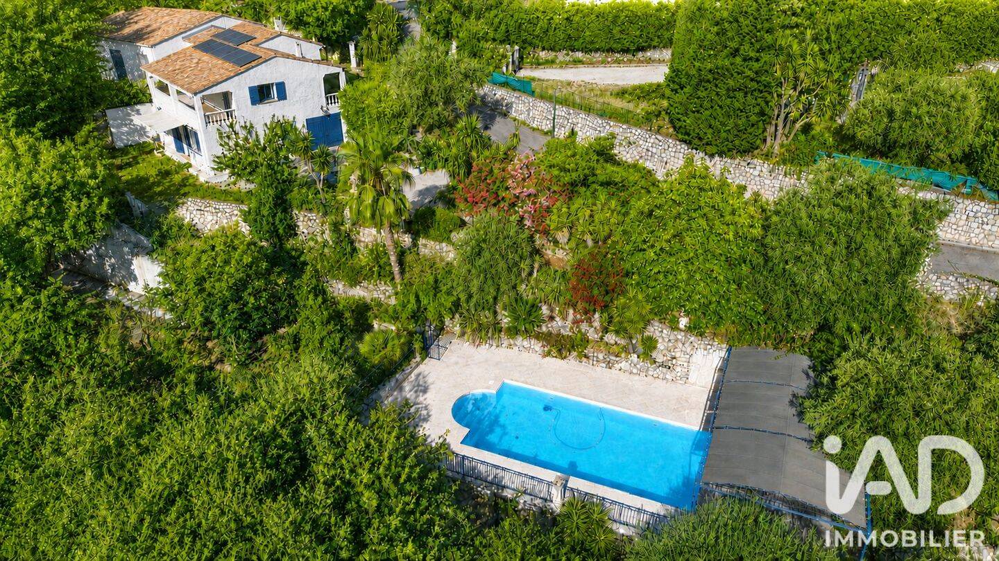 Maison 9 pièces 200 m² · à Le Broc · 200 m² · 845 000 €