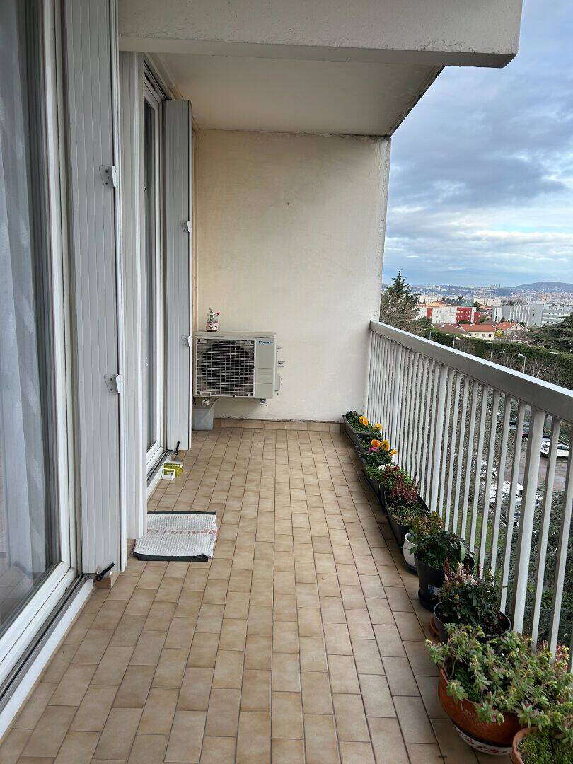 Appartement 5 pièces 92 m² · à Vénissieux · 92 m² · 139 000 €