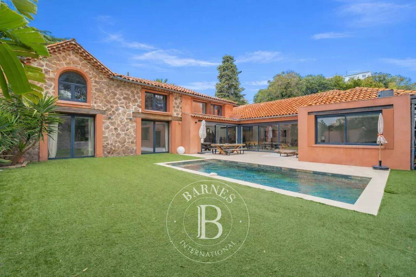 Maison 7 pièces 280 m² · à Saint-Raphaël · 280 m² · 1 800 000 €