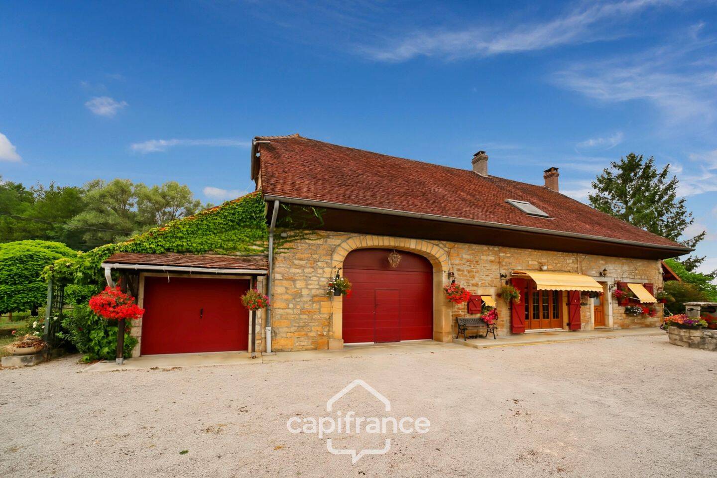 Maison 9 pièces 166 m² · à Beaufort-Orbagna · 166 m² · 390 000 €