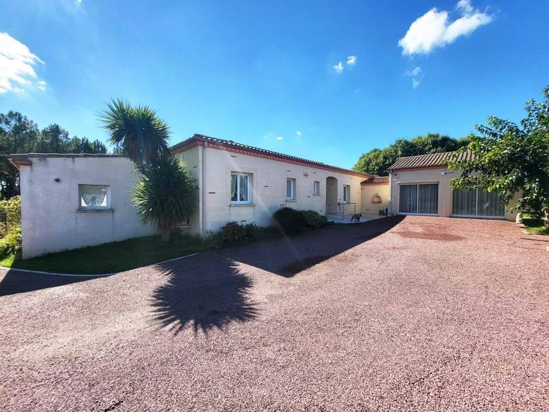 Maison 6 pièces 207 m² · à Calonges · 207 m² · 296 550 €