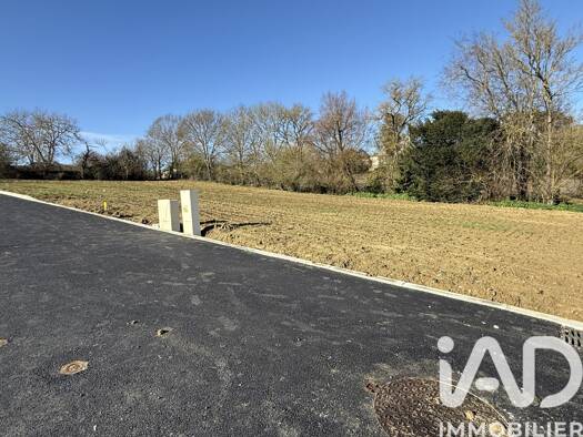 Terrain constructible viabilisé à vendre 90 000 € 900 m² de terrain Encausse 32430