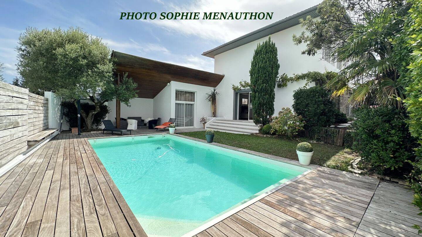 Maison 8 pièces 221 m² · à Biarritz · 221 m² · 1 395 000 €