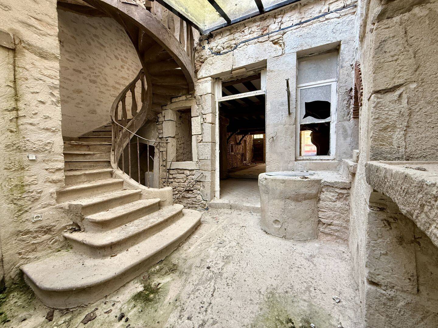 Maison 6 pièces 350 m² · à Vézelay · 350 m² · 442 000 €