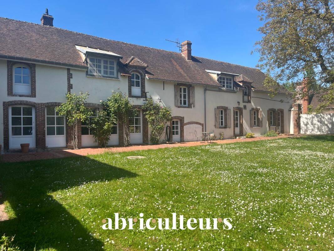 Maison 9 pièces 409 m² · à Croisilles · 409 m² · 794 995 €