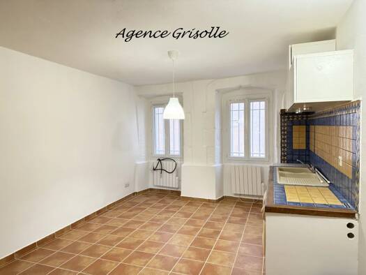 Appartement à vendre 71 000 € 2 pièces 1 chambre 29 m² RDC Sainte-Anastasie-sur-Issole 83136