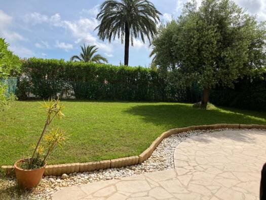 Appartement à louer 1 960 € 3 pièces 2 chambres 65 m² RDC/5 Corniche Fleurie Nice 06200