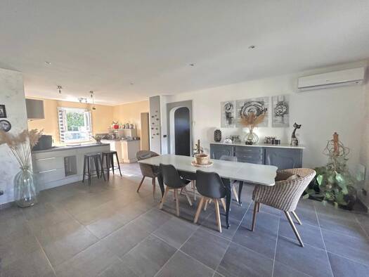 Maison de plain-pied à vendre 379 000 € 4 pièces 3 chambres 93 m² 1 048 m² de terrain Gréoux-les-Bains 04800