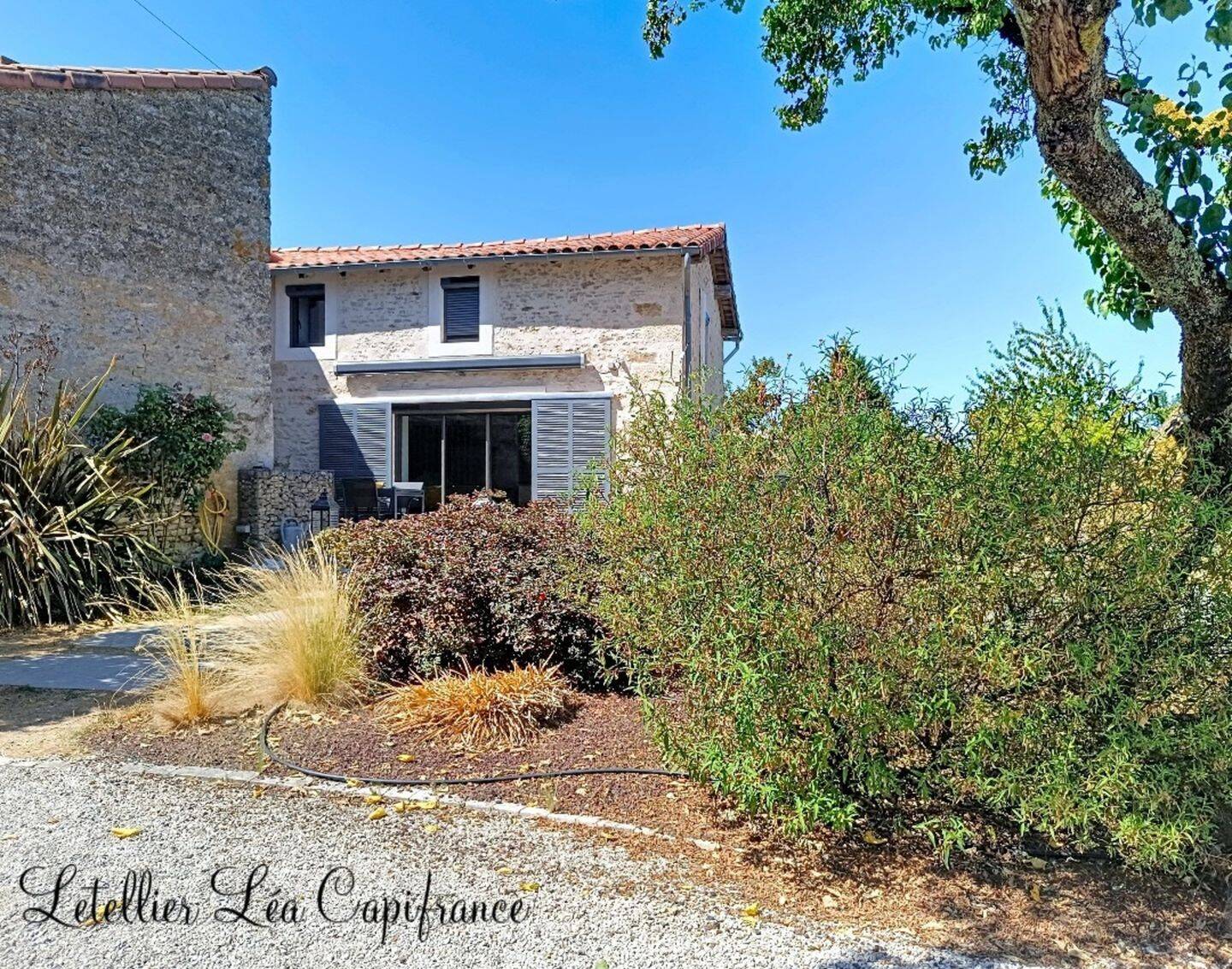 Maison 6 pièces 157 m² · à Exireuil · 157 m² · 279 500 €