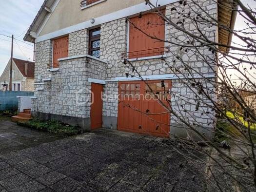 Maison à vendre 210 000 € 4 pièces 3 chambres 96 m² 460 m² de terrain Centre Sud Saint-Pierre-lès-Nemours 77140