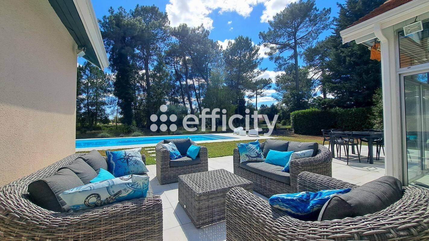 Maison 6 pièces 207 m² · à Pessac · 207 m² · 890 000 €