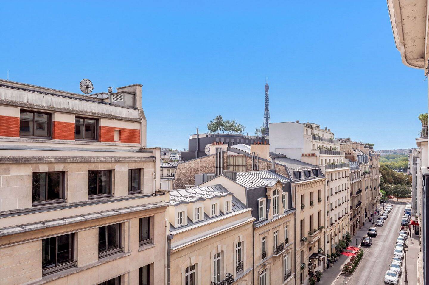 Appartement 5 pièces 144 m² · à Paris 8ème Arrondissement · 144 m² · 12 000 €