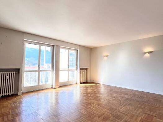 Appartement à vendre 205 000 € 4 pièces 3 chambres 106 m² 5ème étage Grenoble 38000