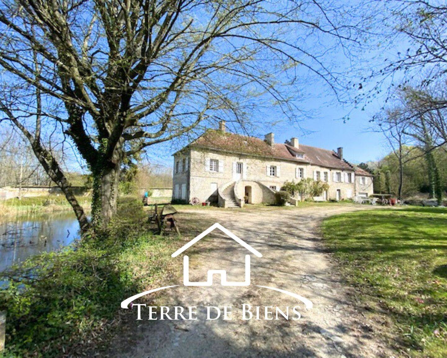 Maison 8 pièces 275 m² · à Soissons · 275 m² · 370 000 €