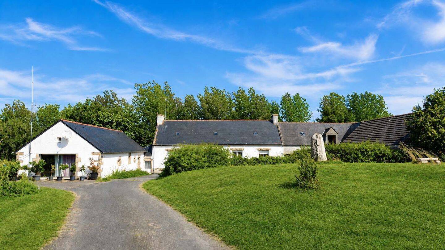 Maison 8 pièces 204 m² · à Plonéour-Lanvern · 204 m² · 459 500 €