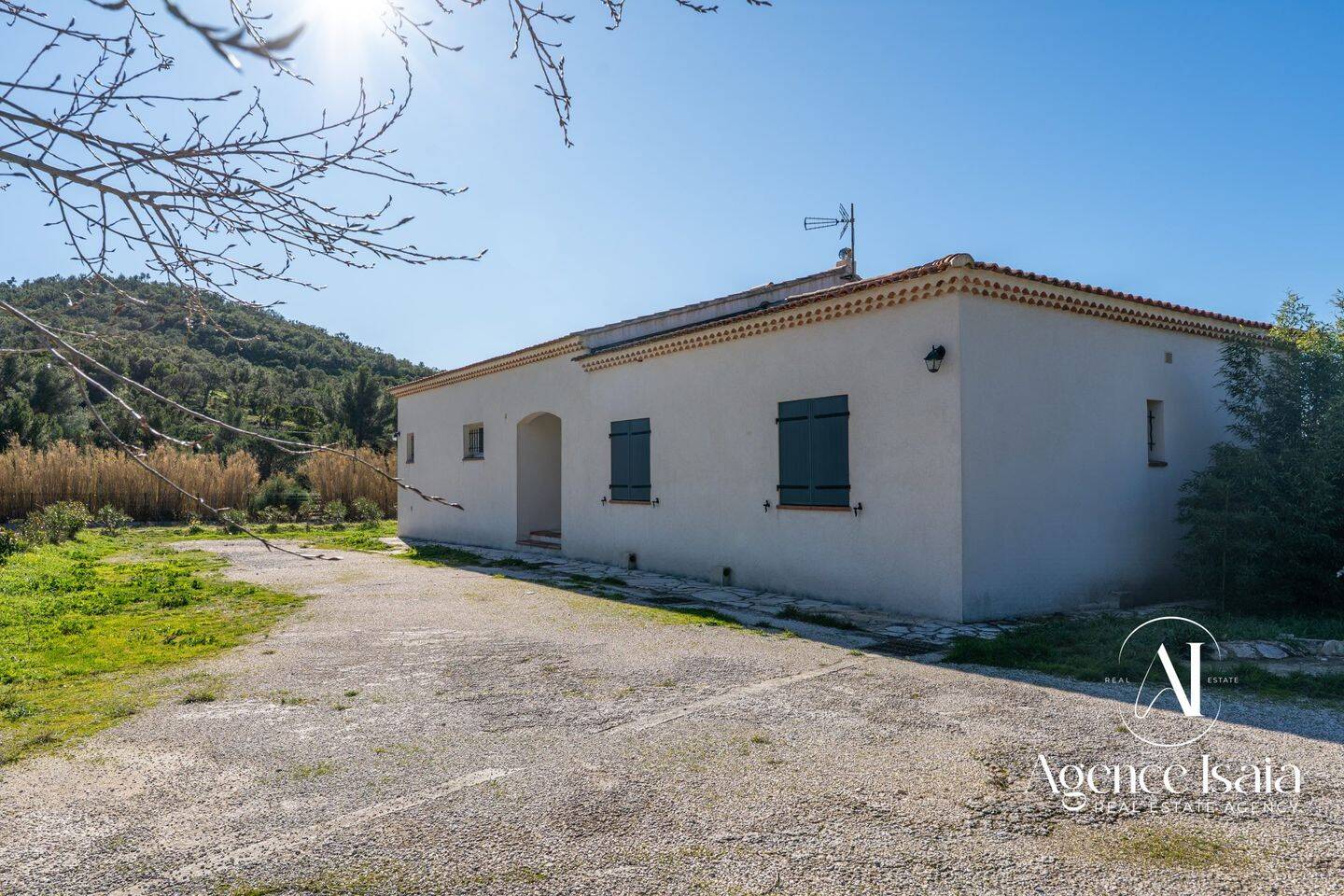Maison 4 pièces 148 m² · à La Londe-les-Maures · 147,6 m² · 693 000 €