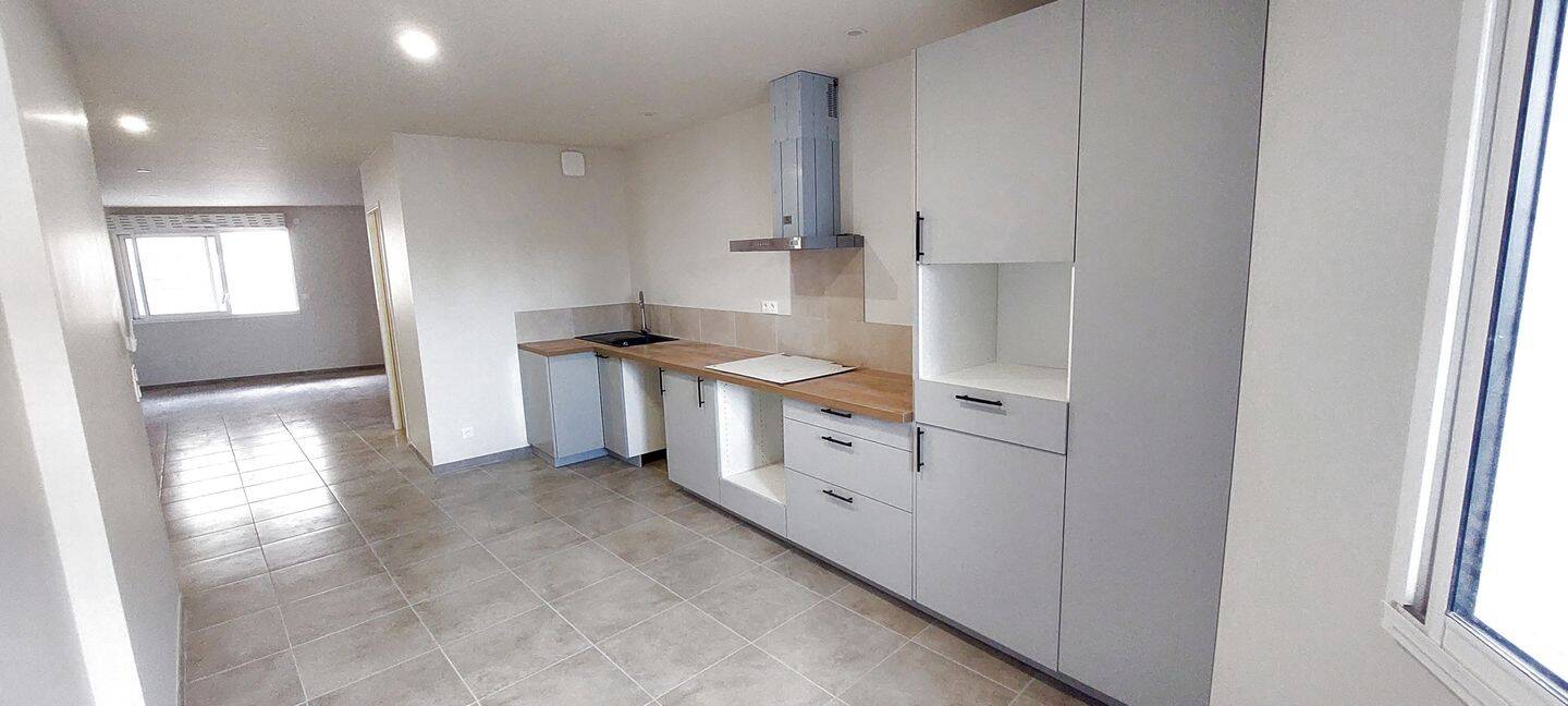 Maison 3 pièces 84 m² · à Baho · 84 m² · 850 €