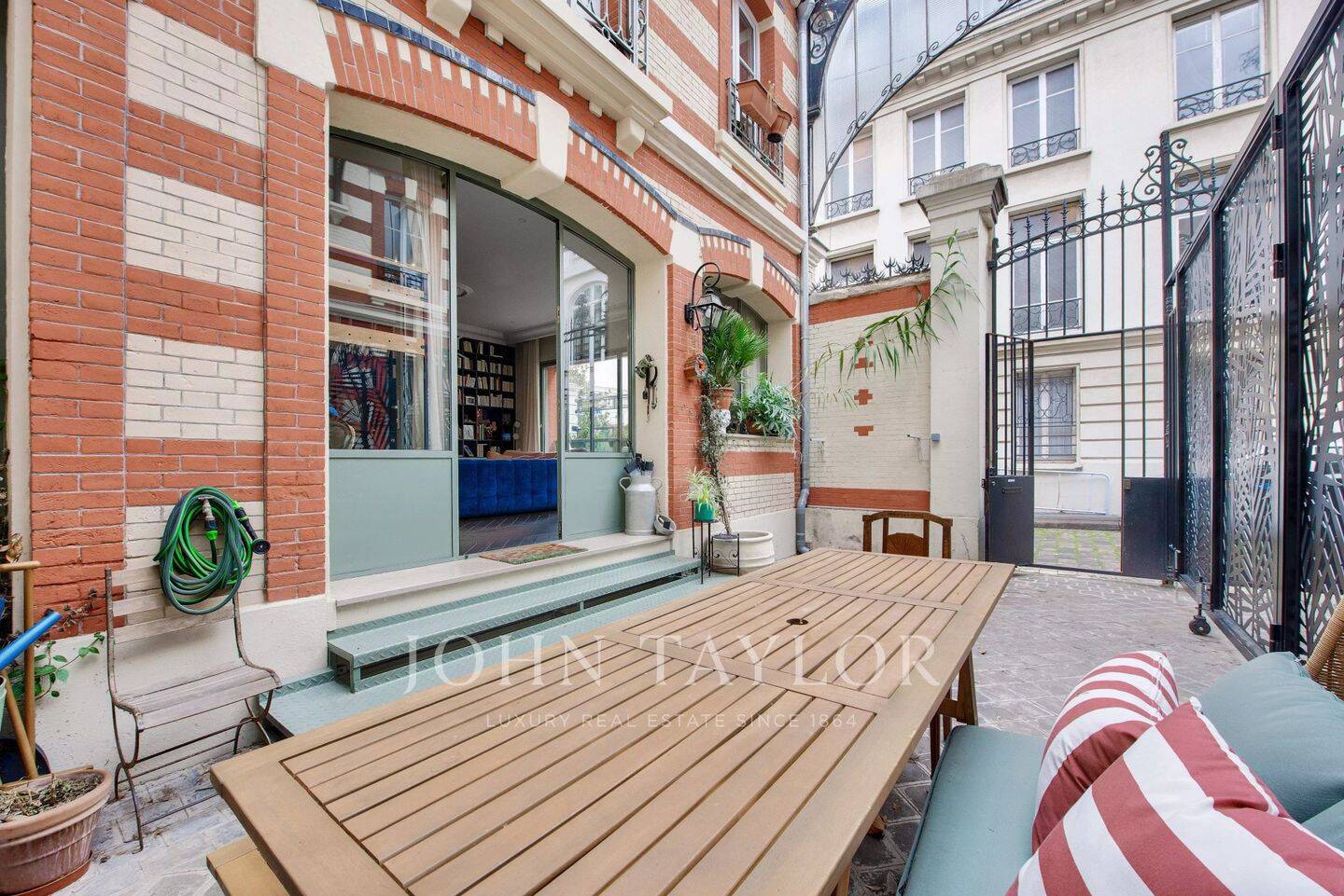 Appartement 5 pièces 132 m² · à Paris 16ème Arrondissement · 131,6 m² · 2 499 000 €