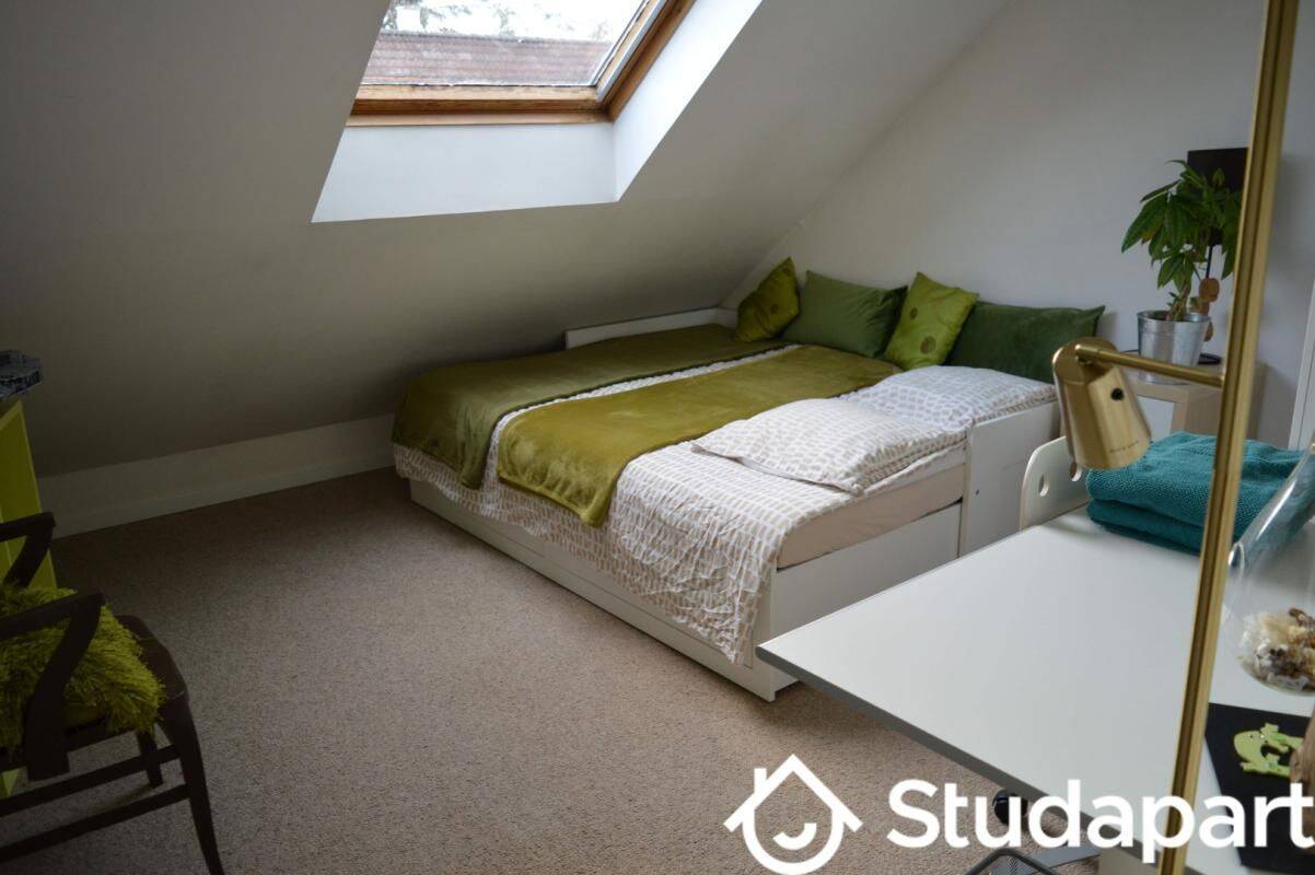 Appartement 1 pièce 9 m² · à Guyancourt · 9 m² · 550 €/mois