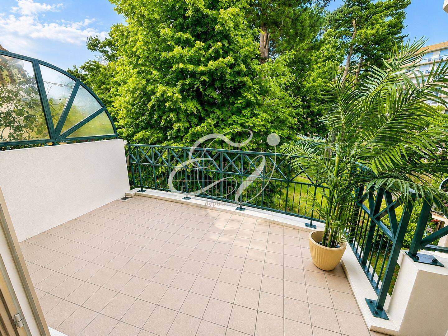 Appartement 7 pièces 160 m² · à Écully · 160 m² · 745 000 €