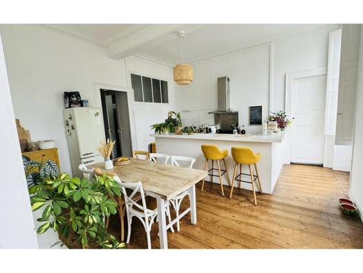 Appartement à vendre 365 000 € 4 pièces 3 chambres 147 m² Étage 1/3 XIV Juillet Pau 64000