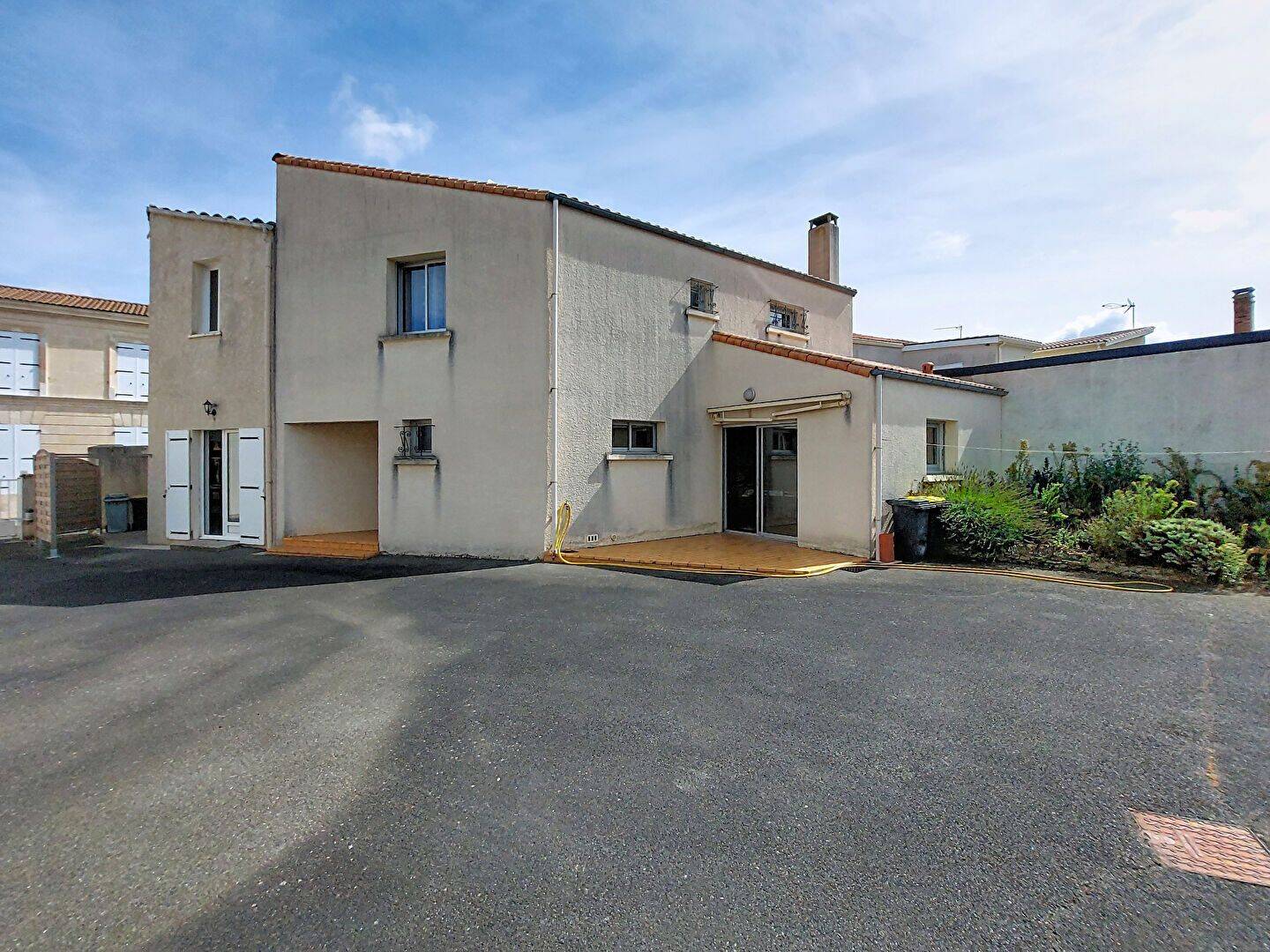 Maison 7 pièces 242 m² · à La Tremblade · 242 m² · 379 800 €
