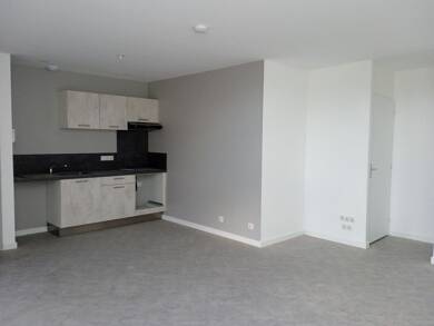Appartement à louer 428 € 3 pièces 2 chambres 52 m² Dernier étage, Étage 1/1 Sillars 86320