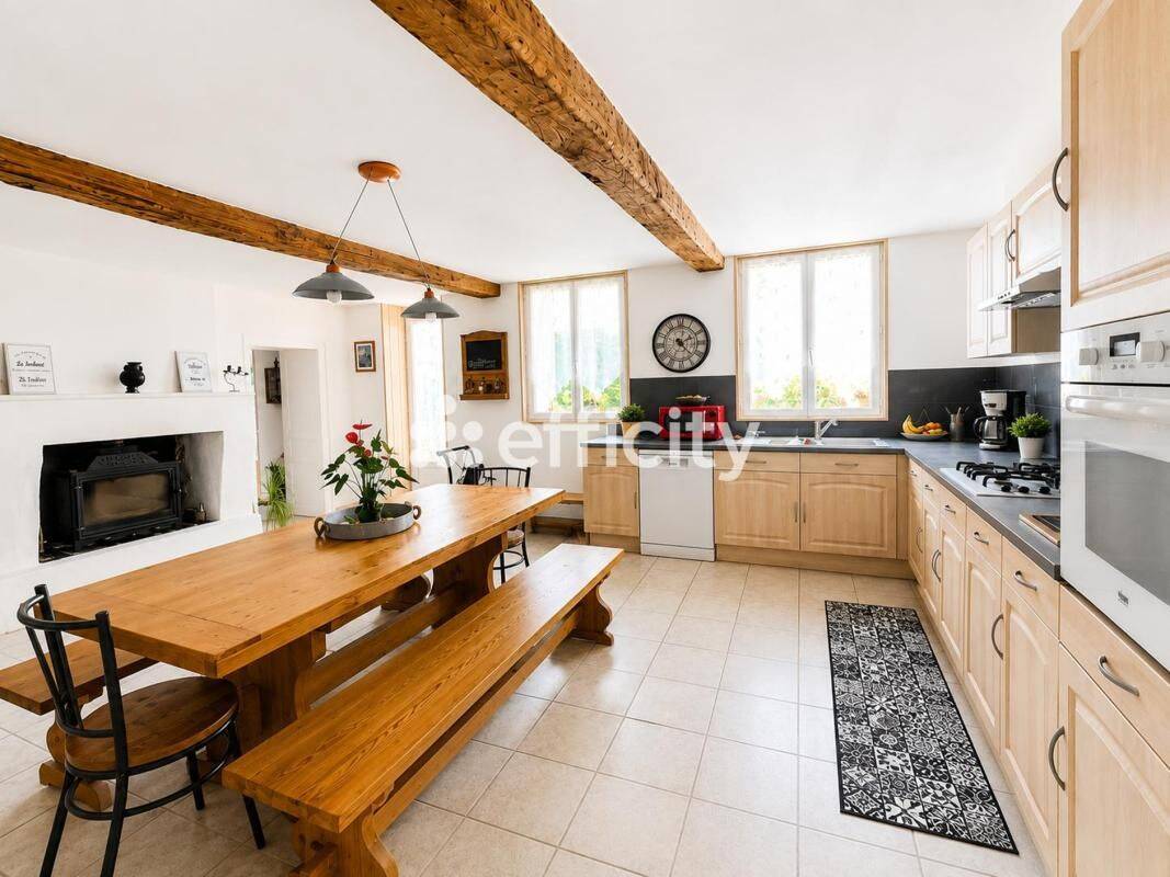 Maison 9 pièces 200 m² · à Saint-André-de-Lidon · 200 m² · 299 900 €